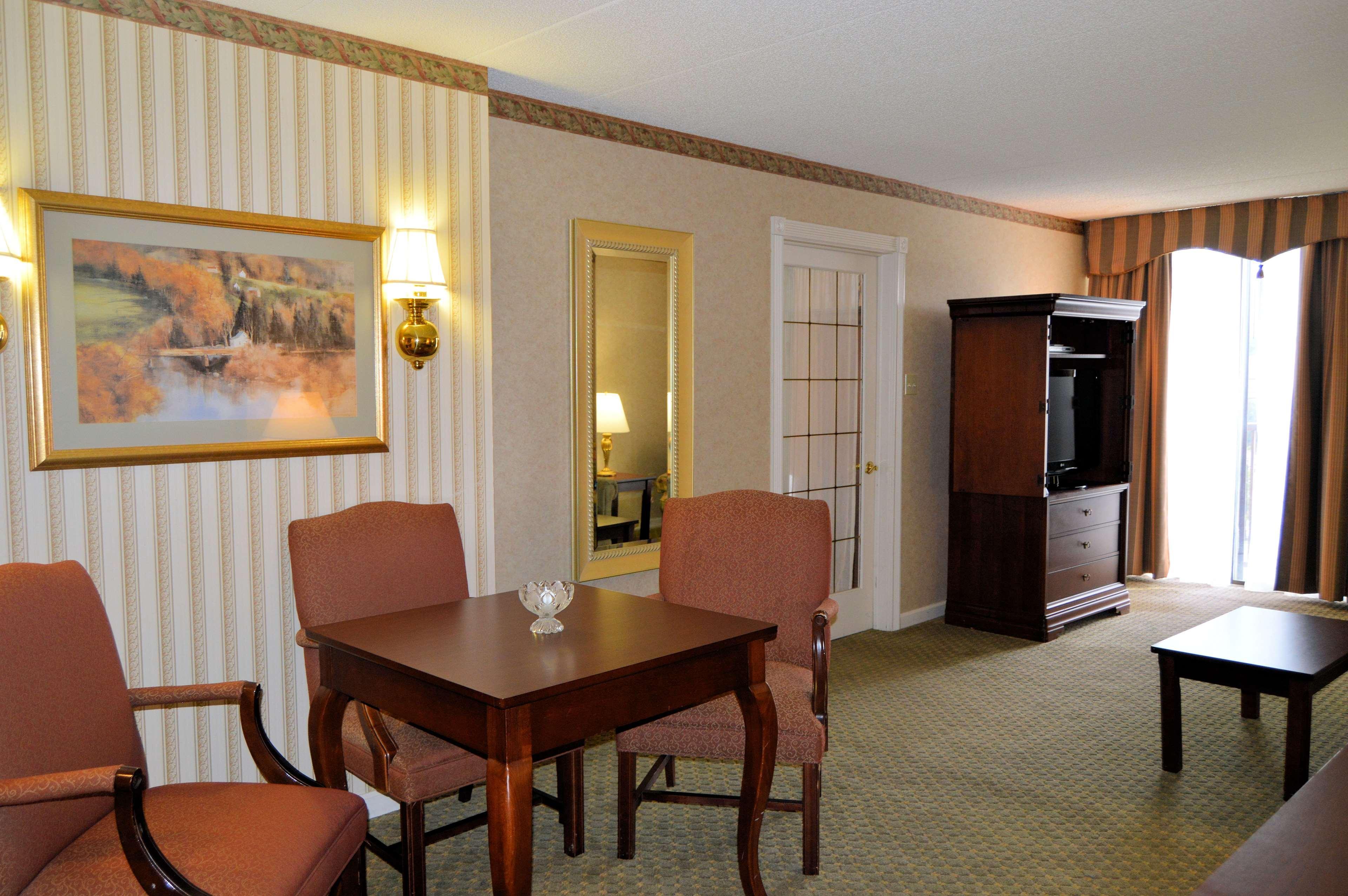 Best Western Plus Wilkes Barre Center City Exterior photo